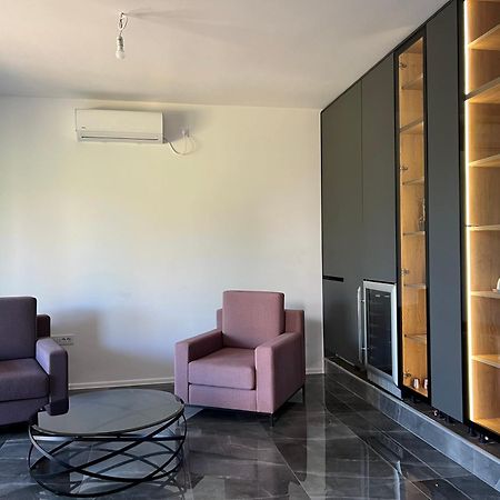 Madamik Apartments Bijela Luaran gambar