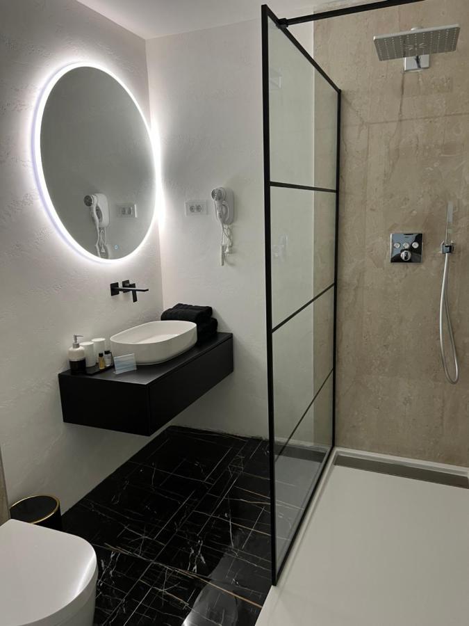 Madamik Apartments Bijela Luaran gambar