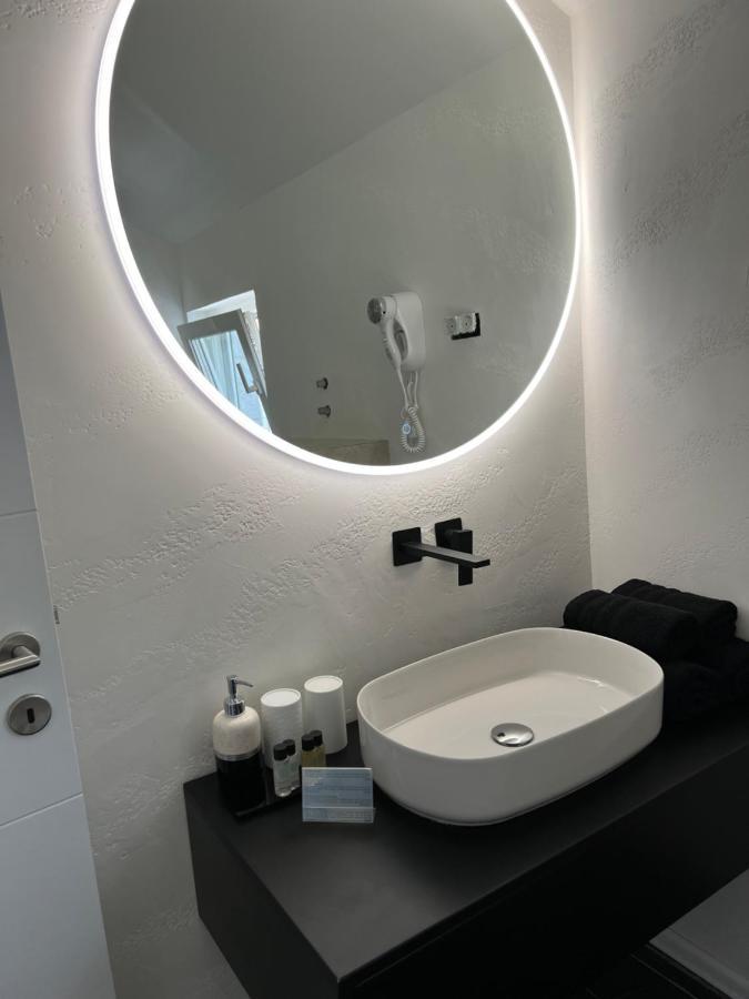 Madamik Apartments Bijela Luaran gambar