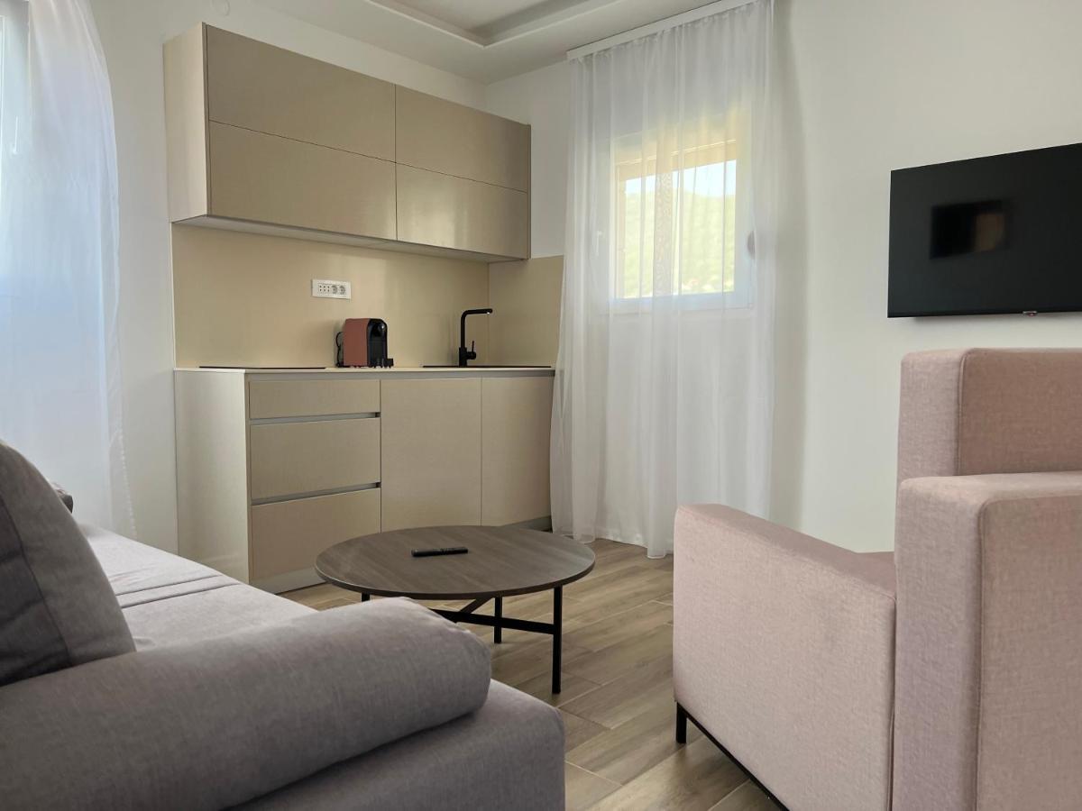 Madamik Apartments Bijela Luaran gambar