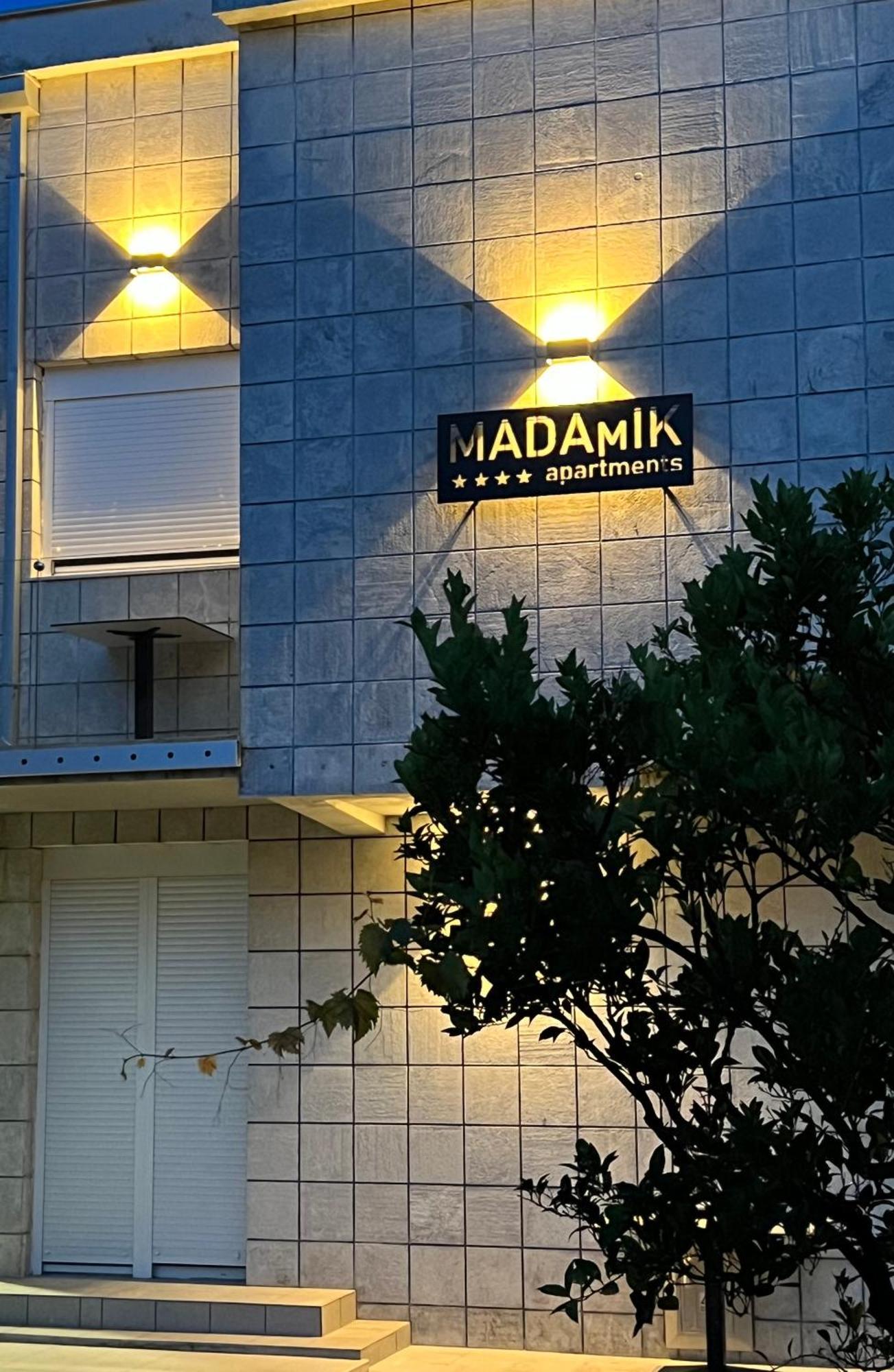 Madamik Apartments Bijela Luaran gambar